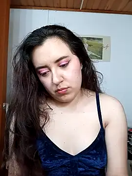 Emi chik online show from 5, 11, 2025