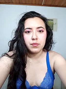 Emi chik online show from 4, 12, 2025