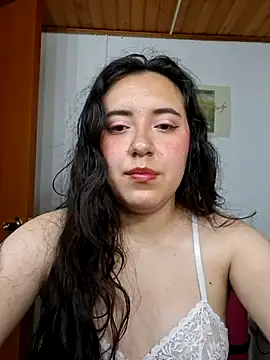 Emi chik online show from 5, 4, 2026