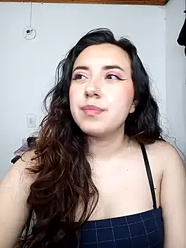 Snapshot of Emi_chik chatting on 14, 12, 2024 Emi chik online show from 14, 12, 2024