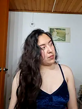 Emi chik online show from 22, 4, 2026