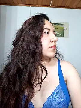 Snapshot of Emi_chik chatting on 3, 10, 2025 Emi chik online show from 3, 10, 2025