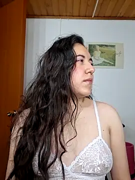 Emi chik online show from 29, 3, 2026