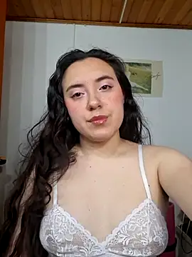 Emi chik online show from 26, 4, 2026