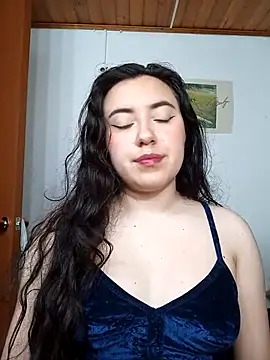 Emi chik online show from 4, 2, 2026