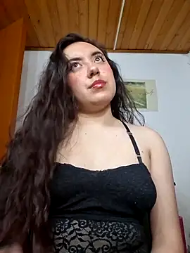 Emi chik online show from 5, 6, 2026