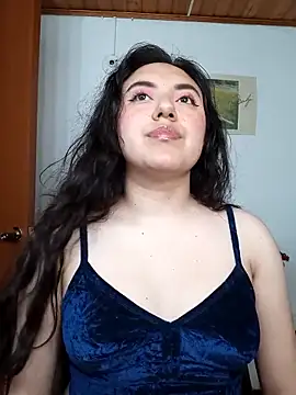 Emi chik online show from 7, 1, 2026