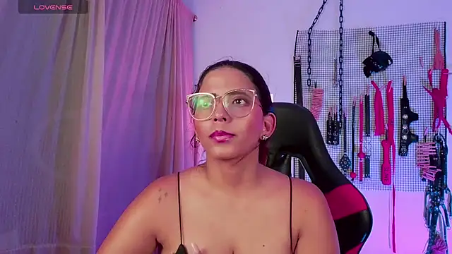 Snapshot of Megaan_Greey chatting on 5, 10, 2025 Megaan Greey online show from 5, 10, 2025