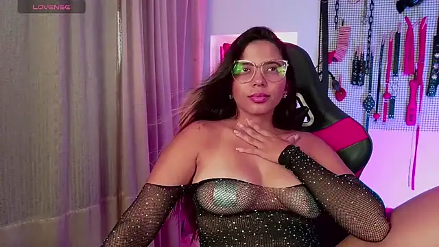 Megaan Greey online show from 8, 10, 2025