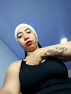 Snapshot of Sweet_hot_mia chatting on 18, 11, 2025 Sweet hot mia online show from 18, 11, 2025