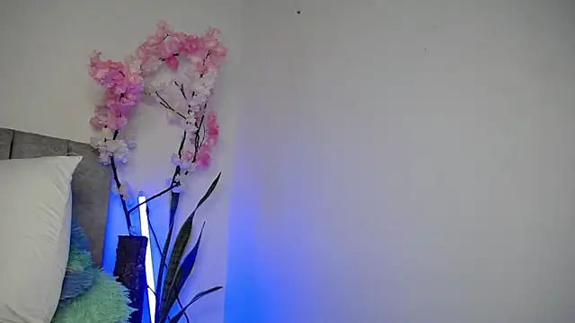 Sweet hot mia online show from 12, 6, 2026