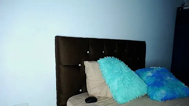 Snapshot of Sweet_hot_mia chatting on 4, 11, 2025 Sweet hot mia online show from 4, 11, 2025