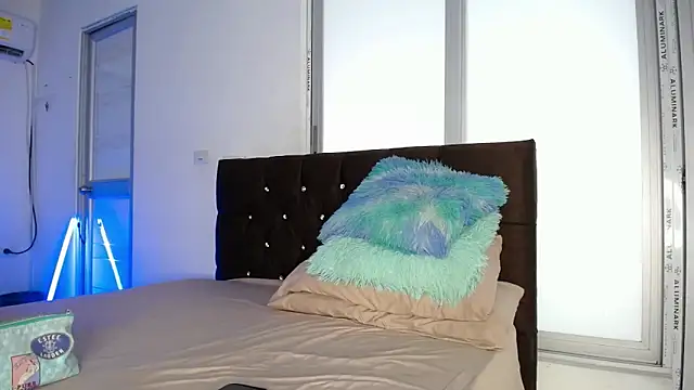 Sweet hot mia online show from 5, 4, 2026