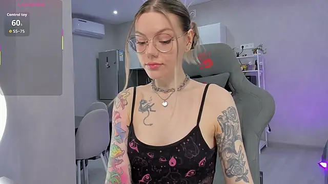 Marta May  online show from 28, 4, 2026