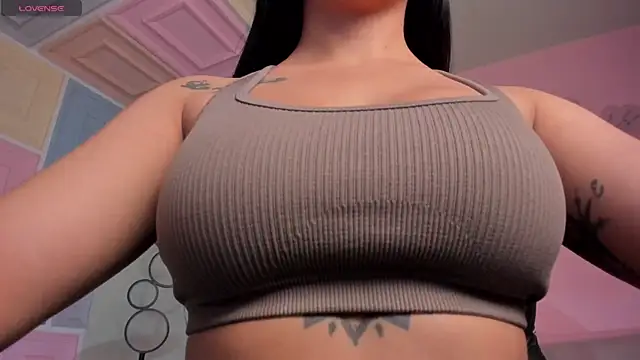 KatieNolan 1 online show from 4, 2, 2026