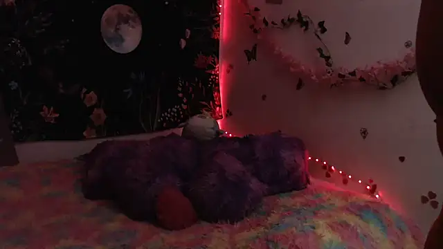 Snapshot of Emillyy_m chatting on 6, 4, 2026 Emillyy m online show from 6, 4, 2026