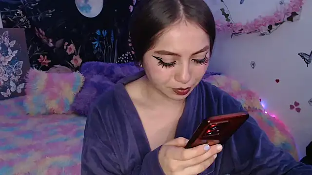 Snapshot of Emillyy_m chatting on 9, 4, 2026 Emillyy m online show from 9, 4, 2026