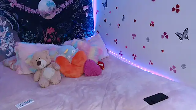 Snapshot of Emillyy_m chatting on 9, 9, 2025 Emillyy m online show from 9, 9, 2025