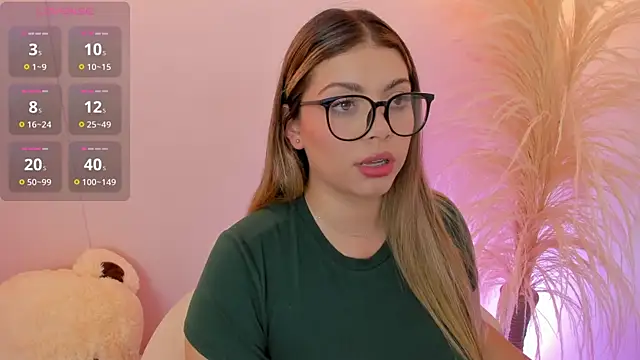 Snapshot of thaliafox_ chatting on 15, 5, 2026 thaliafox online show from 15, 5, 2026