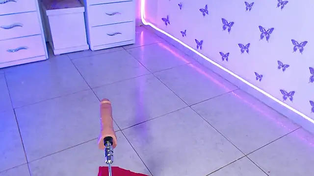 April sexycurvi online show from 20, 3, 2026