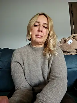 Snapshot of MariaRichi_ chatting on 27, 11, 2025 MariaRichi online show from 27, 11, 2025