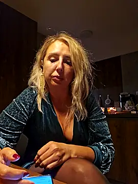 Snapshot of MariaRichi_ chatting on 16, 10, 2025 MariaRichi online show from 16, 10, 2025