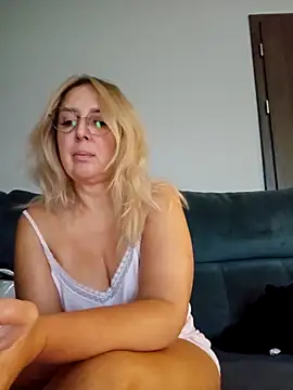 Snapshot of MariaRichi_ chatting on 25, 11, 2025 MariaRichi online show from 25, 11, 2025