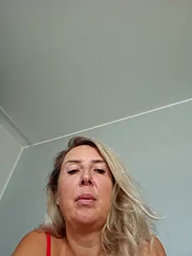 Snapshot of MariaRichi_ chatting on 13, 10, 2025 MariaRichi online show from 13, 10, 2025