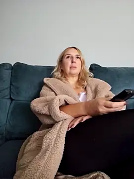 Snapshot of MariaRichi_ chatting on 21, 11, 2025 MariaRichi online show from 21, 11, 2025