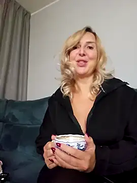 Snapshot of MariaRichi_ chatting on 11, 11, 2025 MariaRichi online show from 11, 11, 2025