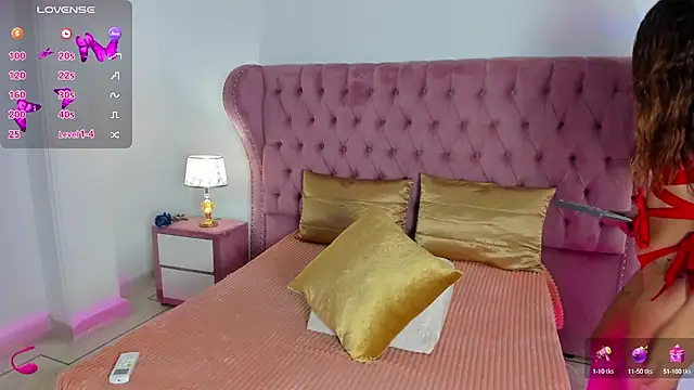 Snapshot of ShainaBonne chatting on 9, 10, 2025 ShainaBonne online show from 9, 10, 2025