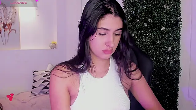 Ashley Evans18 online show from 9, 11, 2025