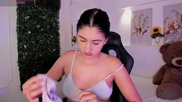 Ashley Evans18 online show from 18, 11, 2025