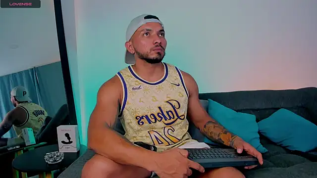 Snapshot of maximusclark1 chatting on 2, 3, 2025 maximusclark1 online show from 2, 3, 2025