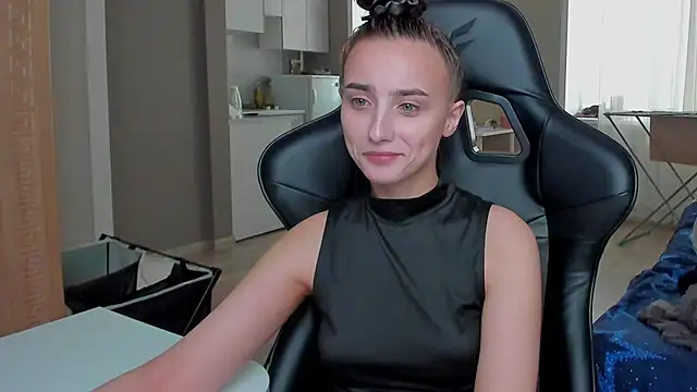 Snapshot of SilverDream chatting on 19, 10, 2025 SilverDream online show from 19, 10, 2025