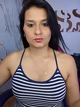 Snapshot of elena_jonees chatting on 19, 6, 2026 elena jonees online show from 19, 6, 2026