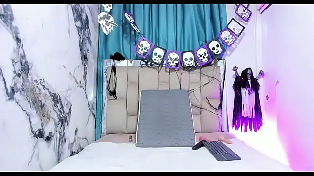 dafne queenn online show from 13, 10, 2025