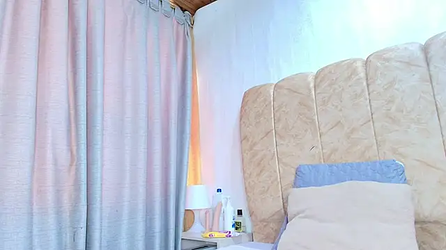 dafne queenn online show from 25, 2, 2026