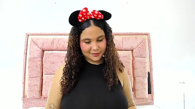 zoee lovv online show from 23, 1, 2025