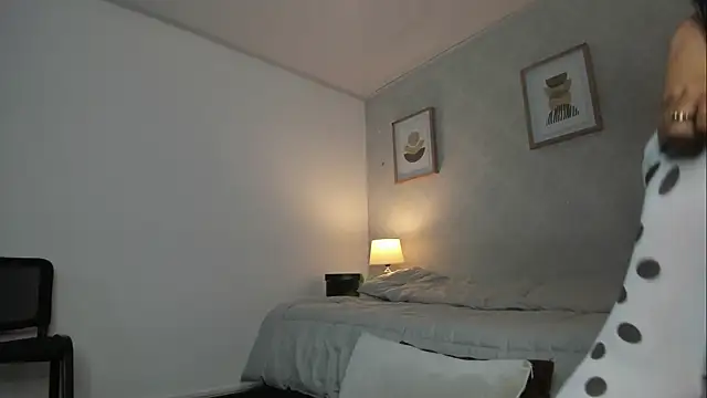 Snapshot of Caroline_dh chatting on 9, 7, 2026 Caroline dh online show from 9, 7, 2026
