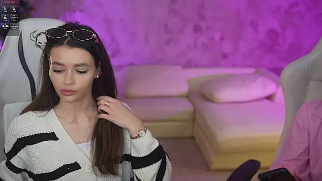 Julia  Star  online show from 12, 3, 2025