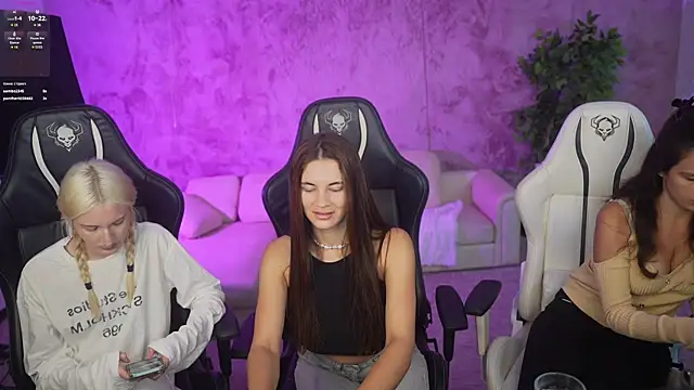 Julia  Star  online show from 23, 9, 2025