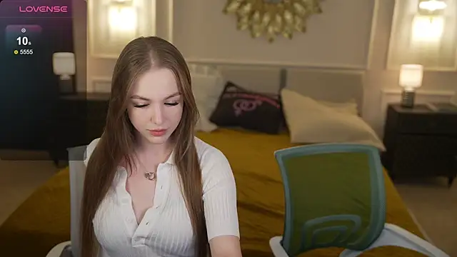 Julia  Star  online show from 31, 3, 2026