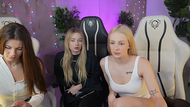 Julia  Star  online show from 10, 3, 2025