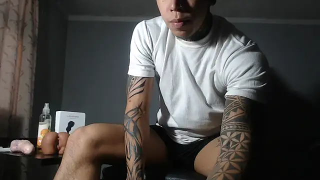 Nickhot0609 online show from 23, 1, 2025