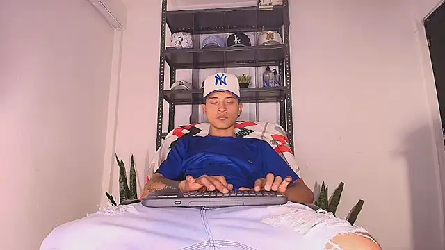 Snapshot of Edward_Milleer chatting on 18, 12, 2025 Edward Milleer online show from 18, 12, 2025