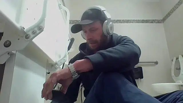 axelongshaft69 online show from 7, 3, 2026