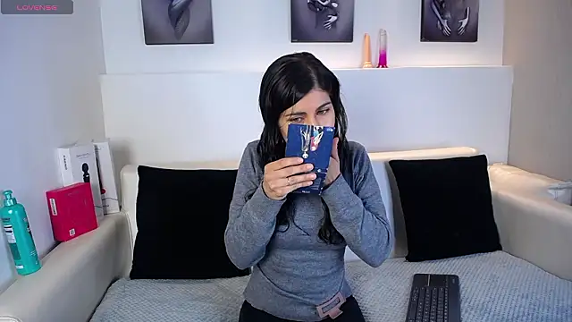 Melodi Roux online show from 19, 3, 2026