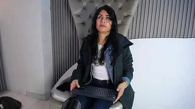Melodi Roux online show from 9, 5, 2026