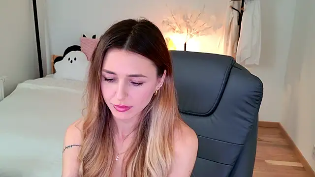 Sophie Enzo online show from 18, 2, 2025